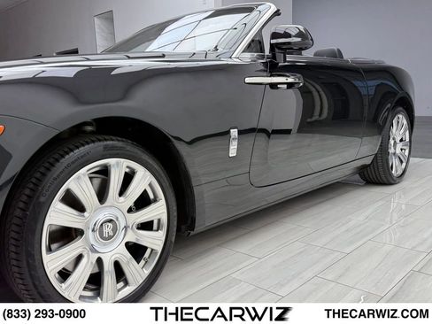 Used 2019 Rolls-Royce Dawn RWD image 12