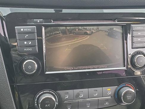 Used 2018 Nissan Rogue S image 23