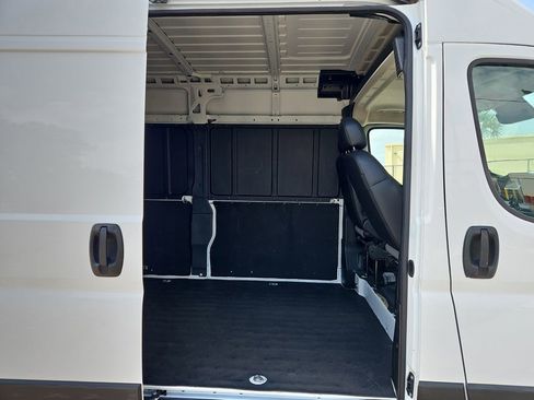 Used 2023 RAM ProMaster 2500 FWD image 8