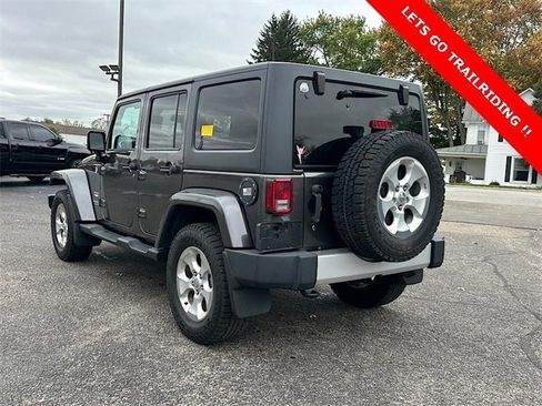 Used 2014 Jeep Wrangler Unlimited Sahara image 6