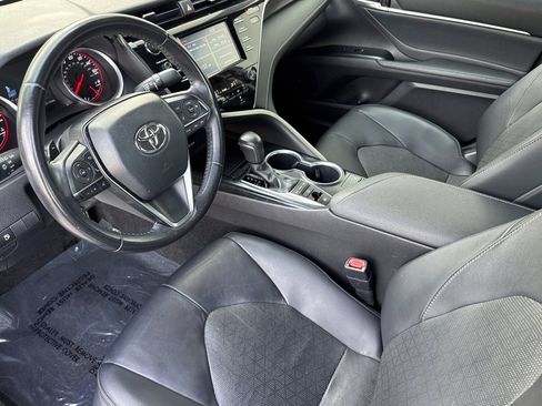 Used 2018 Toyota Camry XSE FWD image 4
