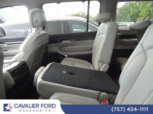 Used 2022 Jeep Wagoneer Series II w/ Convenience Group I AWD/4WD image 8