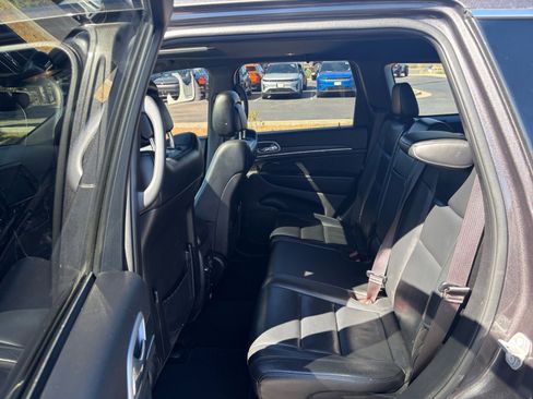 Used 2021 Jeep Grand Cherokee Limited image 17
