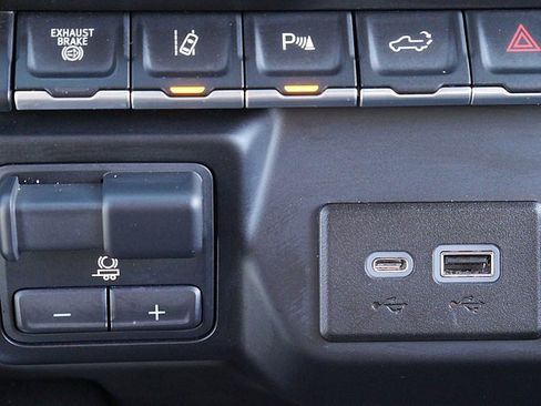 Used 2023 GMC Sierra 3500 Denali w/ Denali Ultimate Package image 47