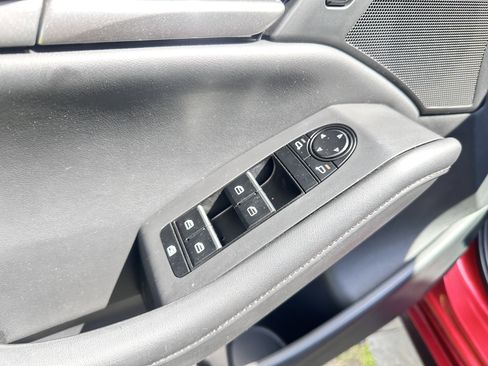 Used 2023 MAZDA MAZDA3 s FWD image 23