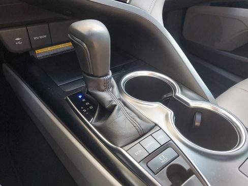 Used 2018 Toyota Camry XSE image 33