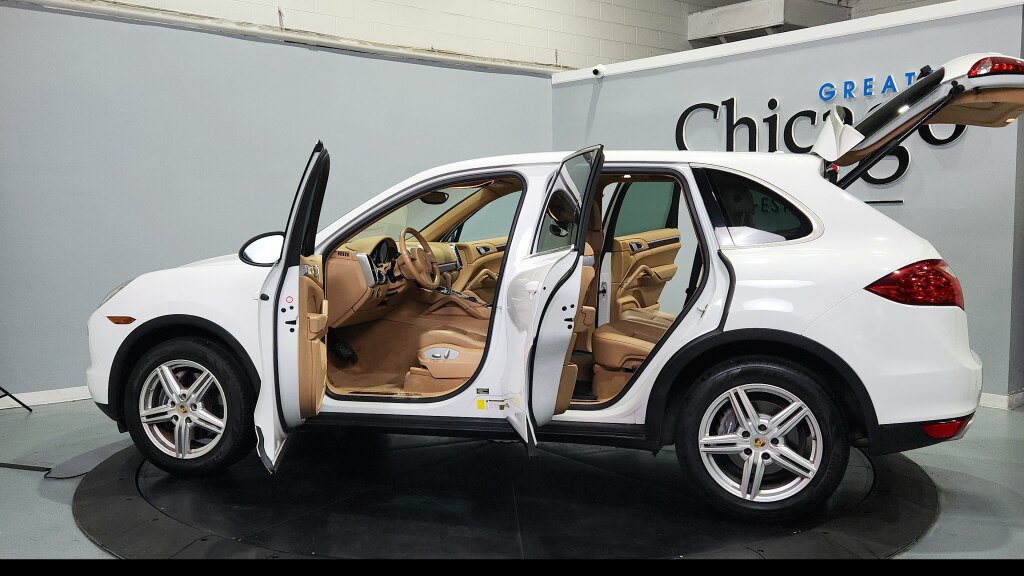 Used 2014 Porsche Cayenne Platinum Edition AWD/4WD image 19
