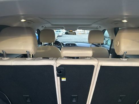 Used 2018 Jaguar F-PACE Premium image 27