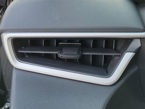 Used 2025 Toyota Corolla LE image 30