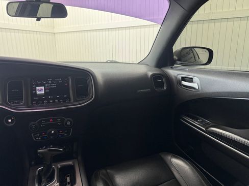 Used 2019 Dodge Charger SXT w/ Leather Interior Group RWD image 16