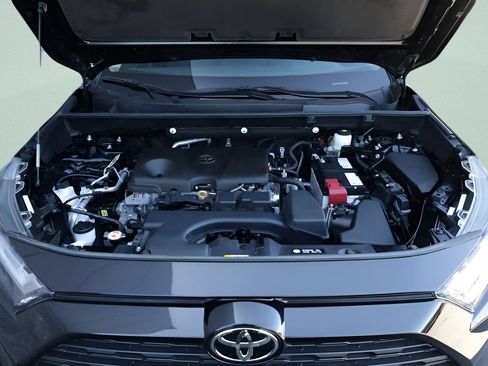 Certified 2025 Toyota RAV4 XLE AWD/4WD image 5