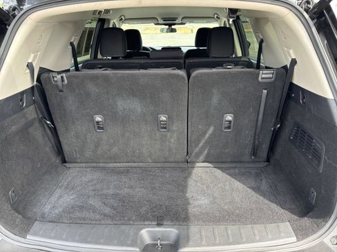 Used 2025 Nissan Pathfinder SV FWD image 25
