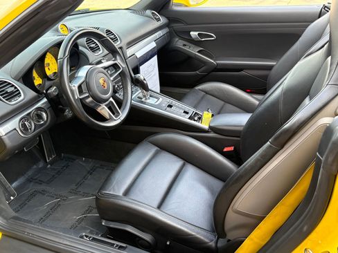 Used 2021 Porsche 718 Boxster S RWD image 15