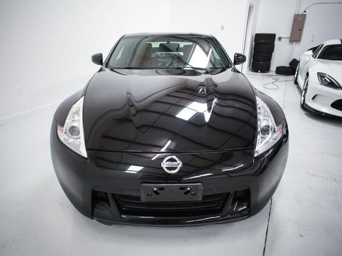 Used 2011 Nissan 370Z Touring w/ Sport Pkg RWD image 2