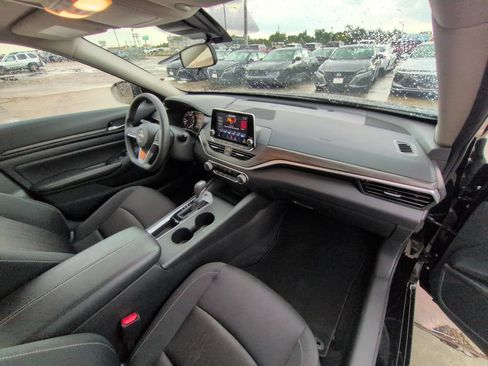 Used 2025 Nissan Altima 2.5 SV FWD image 31