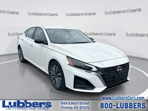 Used 2025 Nissan Altima 2.5 SV FWD image 1