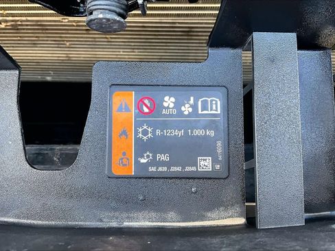 Certified 2023 GMC Yukon SLT image 32