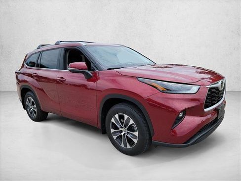 Used 2026 Toyota Highlander XLE AWD/4WD image 3