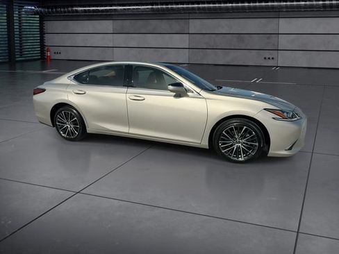 Used 2025 Lexus ES 350 w/ Premium Package FWD image 2