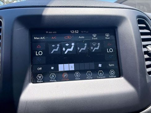 Used 2018 Jeep Compass Latitude w/ Popular Equipment Group FWD image 37