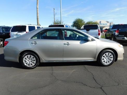 Used 2013 Toyota Camry L image 8