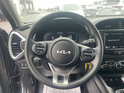 Used 2025 Kia Soul LX w/ LX Technology Package FWD image 19