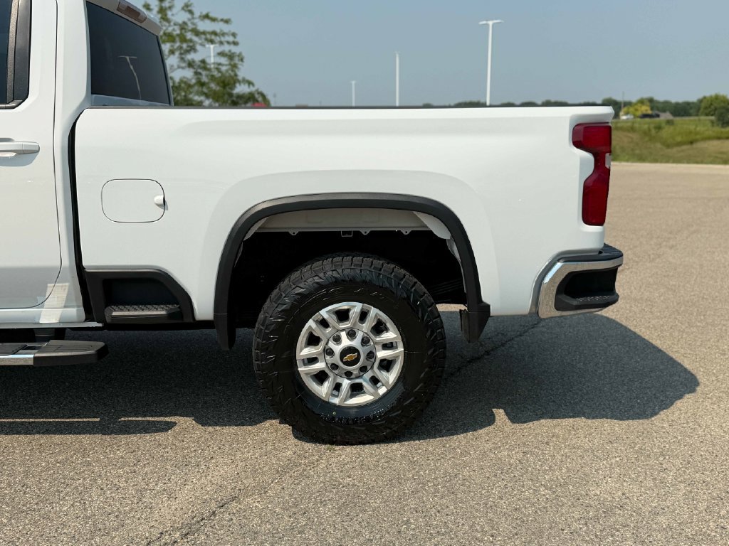 Used 2025 Chevrolet Silverado 2500 LT w/ Convenience Package AWD/4WD image 13