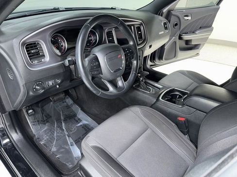 Used 2019 Dodge Charger SXT RWD image 11