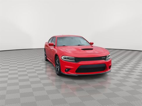 Used 2019 Dodge Charger R/T image 2