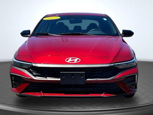 Used 2025 Hyundai Elantra Sport FWD image 2