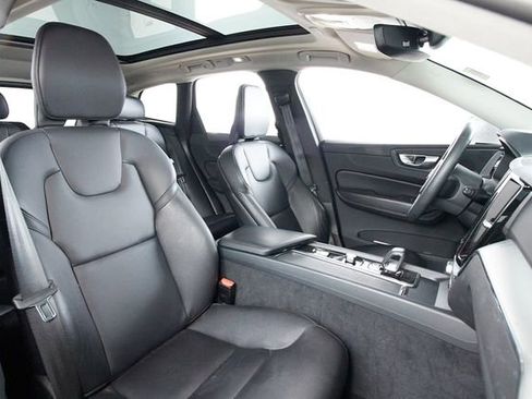 Used 2023 Volvo XC60 B5 Core w/ Climate Package AWD/4WD image 18