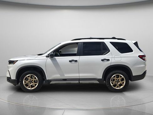 Certified 2024 Honda Pilot TrailSport image 4