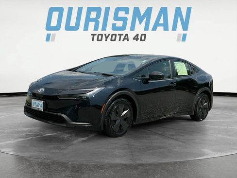 Used 2024 Toyota Prius LE FWD image 3
