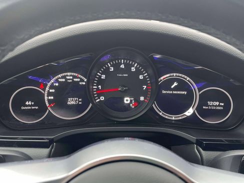 Used 2023 Porsche Cayenne Platinum Edition image 25