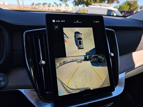 Used 2025 Volvo XC90 B6 Plus image 41