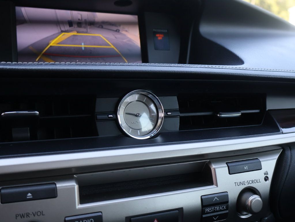 Used 2016 Lexus ES 350 w/ Premium Package w/Wood Trim FWD image 25