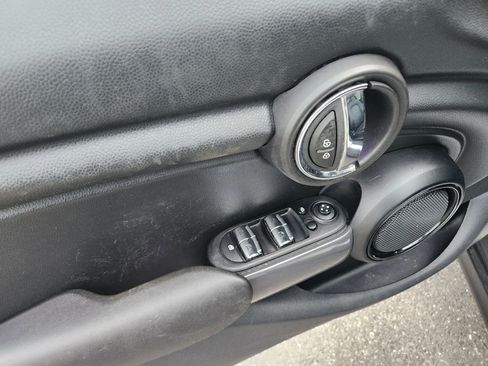 Used 2016 MINI Cooper 4-Door Hardtop w/ Cold Weather Package image 21