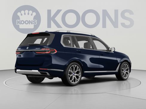 Used 2025 BMW X7 xDrive40i AWD/4WD image 4