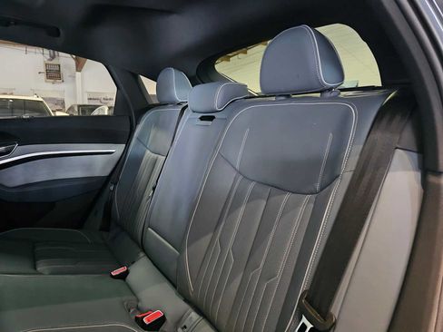 Used 2023 Audi e-tron Prestige w/ Prestige Package AWD/4WD image 19