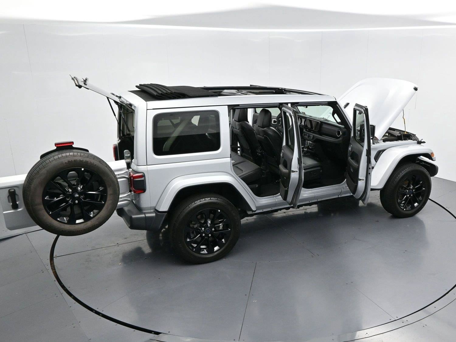 Used 2024 Jeep Wrangler Unlimited Sahara w/ Technology Group AWD/4WD image 45
