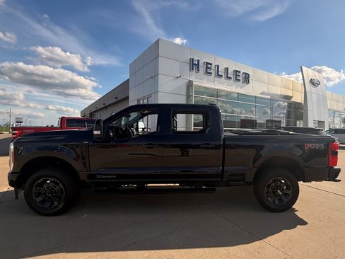 Used 2023 Ford F250 Lariat w/ Sport Appearance Package AWD/4WD image 3