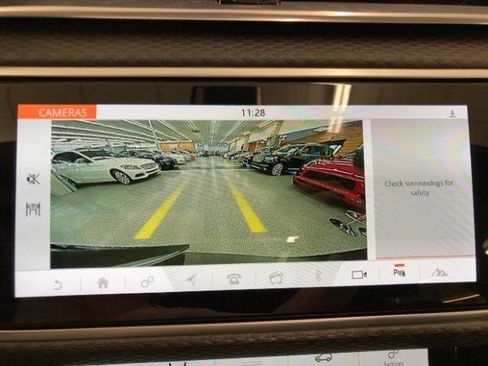Used 2018 Land Rover Range Rover Velar R-Dynamic SE AWD/4WD image 21