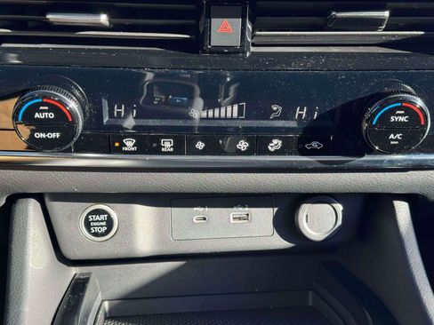 Used 2022 Nissan Rogue SV image 27