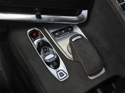 Used 2021 Chevrolet Corvette Stingray Premium Cpe w/ Z51 Performance Package image 35