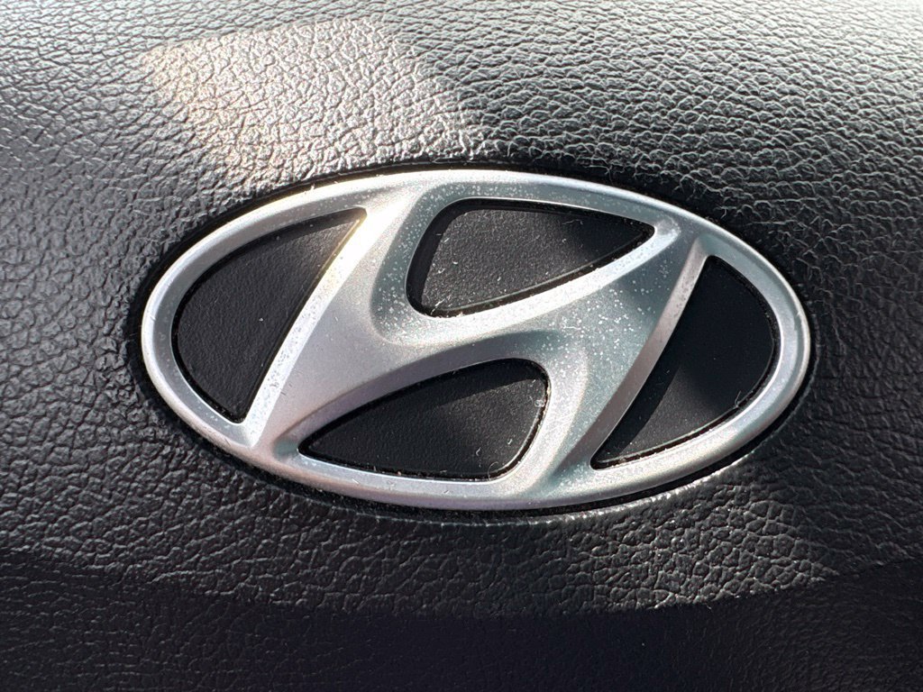 Used 2016 Hyundai Veloster Turbo FWD image 29