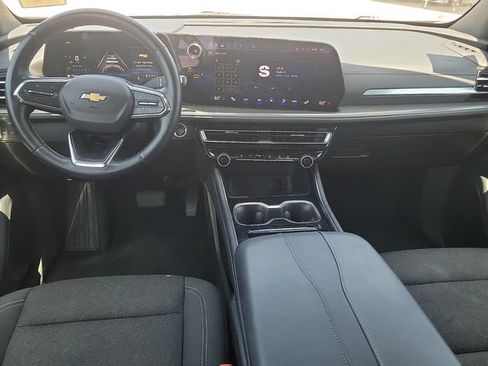 Used 2024 Chevrolet Traverse LT AWD/4WD image 9