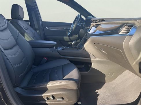 Certified 2025 Cadillac XT6 Premium Luxury w/ Platinum Package image 22