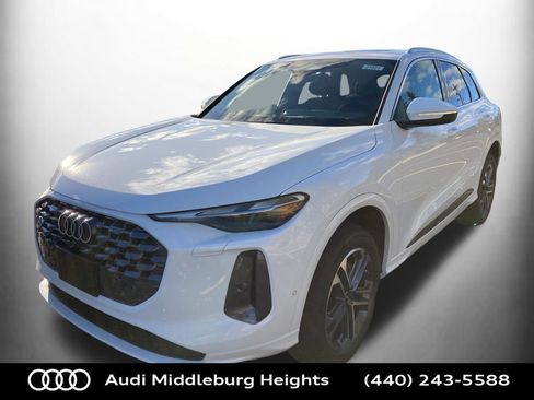 Used 2025 Audi Q5 Premium w/ Convenience Package image 3