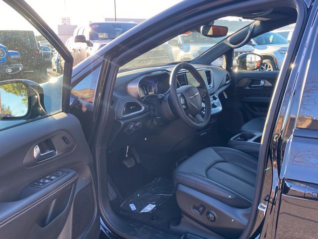 New 2026 Chrysler Pacifica Select w/ S Appearance Package FWD image 15