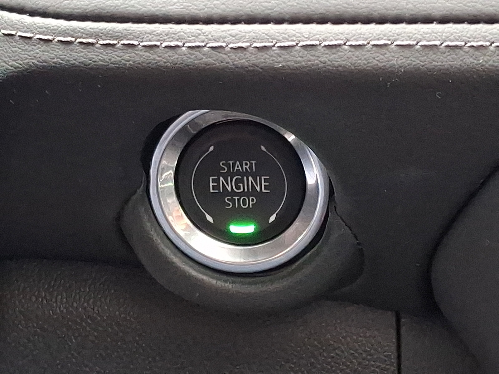 Used 2025 Chevrolet Suburban LT w/ Comfort Package AWD/4WD image 25